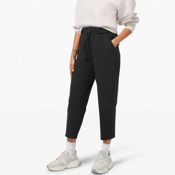 LULULEMON KEEP MOVING CROP HIGH RISE PANTS 23” INSEAM BLACK SIZE 8 2021 - Picture 1 of 15